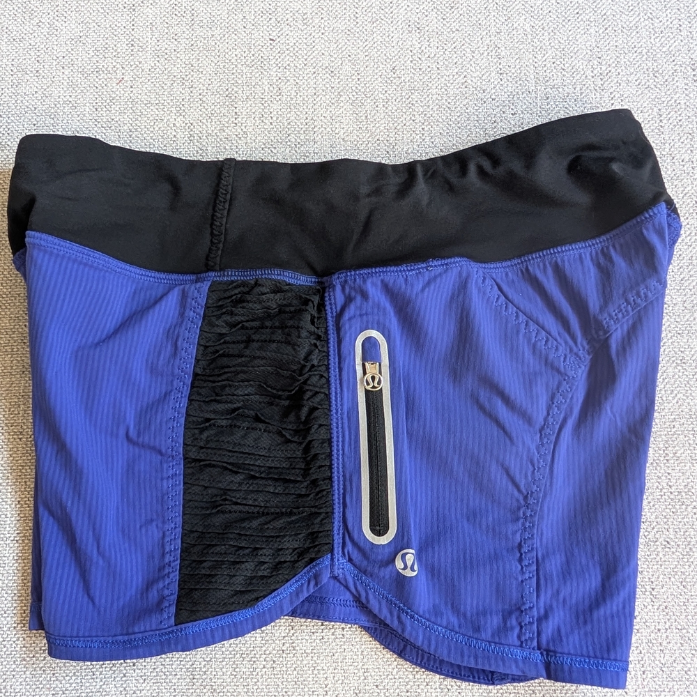 Lululemon Run: Bright At Night Short Pigment Blue Size 4 (2012)